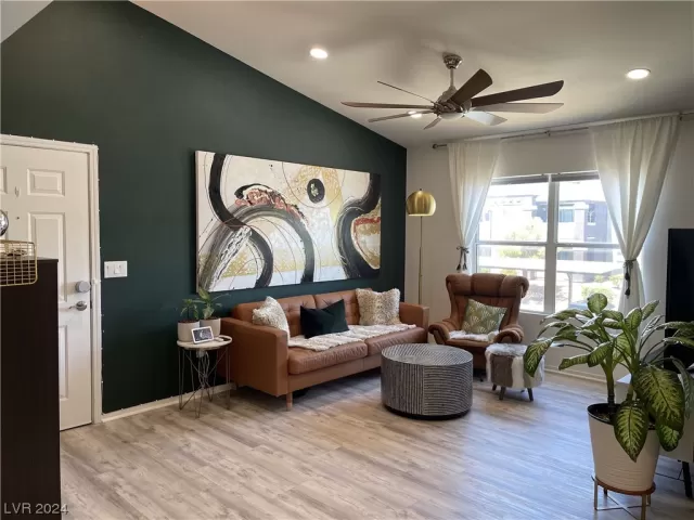 MLS: 2558172 Condo For Sale