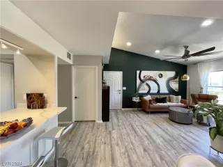 Photo #2: 2558172 Listing 