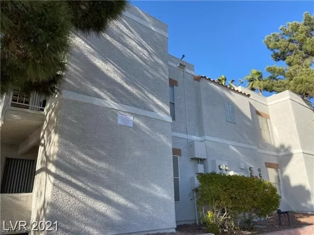 MLS: 2558194 Condo For Sale