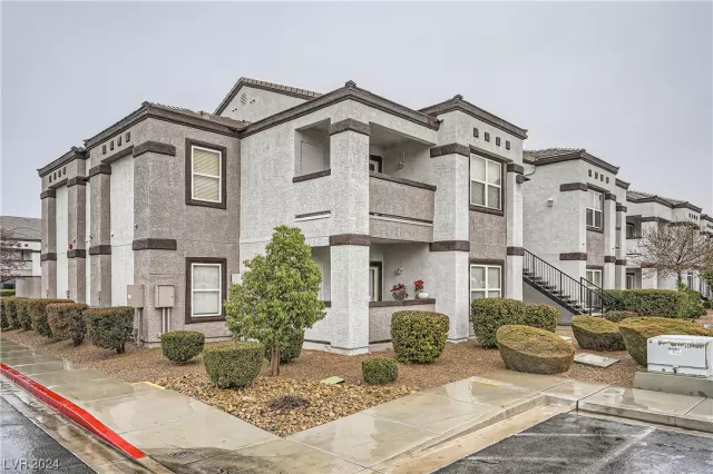 MLS: 2558198 Condo For Sale