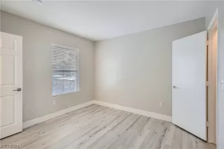 Photo #5: 2558198 Listing