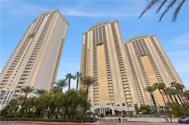 MLS: 2558200 Condo For Sale