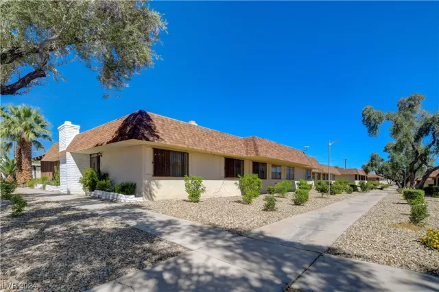 MLS: 2558208 Condo For Sale