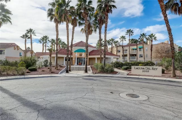 MLS: 2558213 Condo For Sale