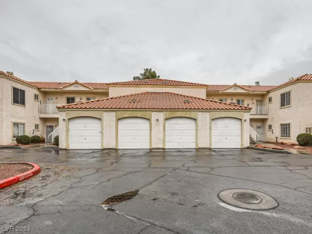 MLS: 2558223 Condo For Sale