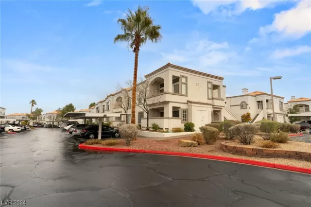 MLS: 2558243 Condo For Sale