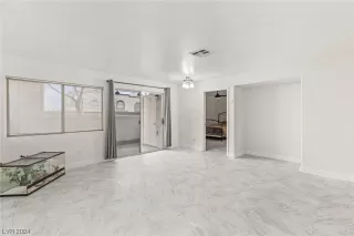 Photo #4: 2558243 Listing