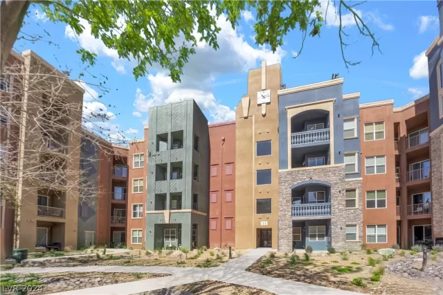 MLS: 2558245 Condo For Sale