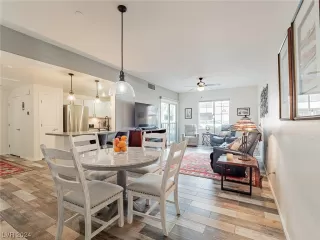 Photo #2: 2558269 Listing