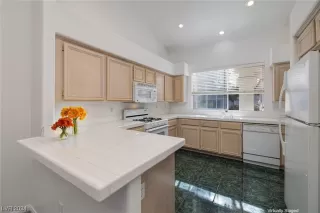 Photo #4: 2558274 Listing