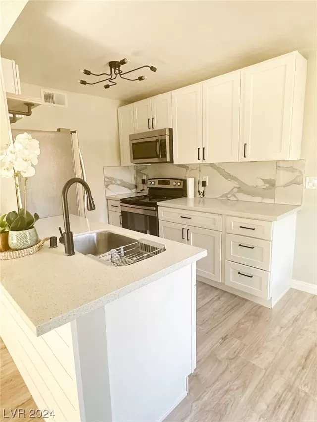 MLS: 2558283 Condo For Sale