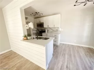 Photo #1: 2558283 Listing 