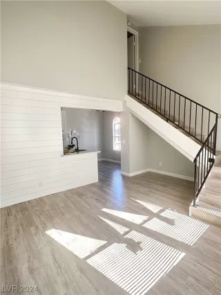 Photo #2: 2558283 Listing 