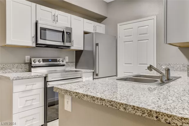 MLS: 2558286 Condo For Sale