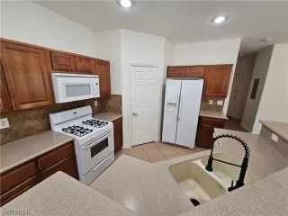 Photo #4: 2558293 Listing 