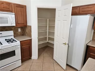 Photo #6: 2558293 Listing 