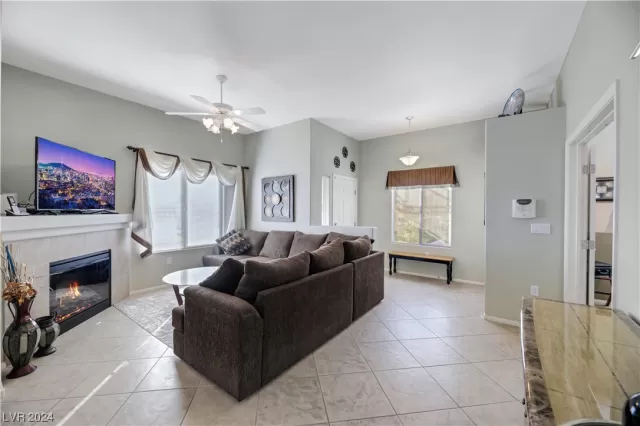 MLS: 2558322 Condo For Sale