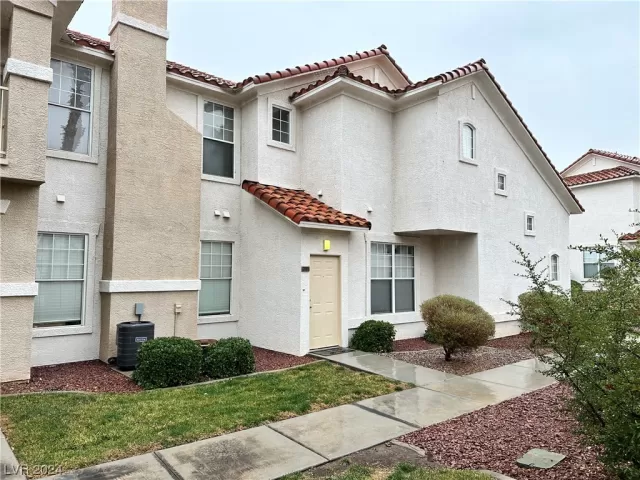 MLS: 2558333 Condo For Sale