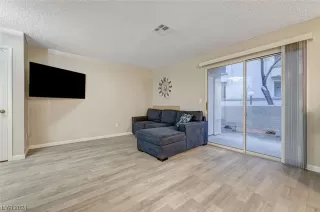 Photo #2: 2558334 Listing