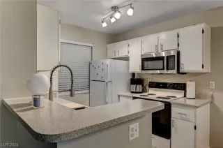 Photo #5: 2558334 Listing