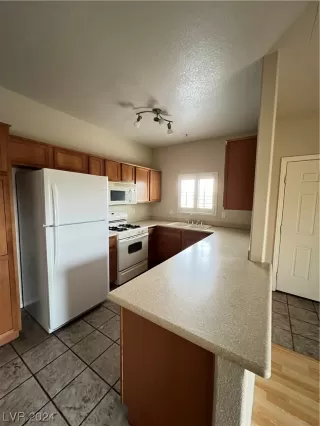 Photo #5: 2558339 Listing 