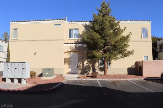 MLS: 2558358 Condo For Sale