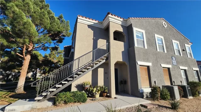 MLS: 2558364 Condo For Sale