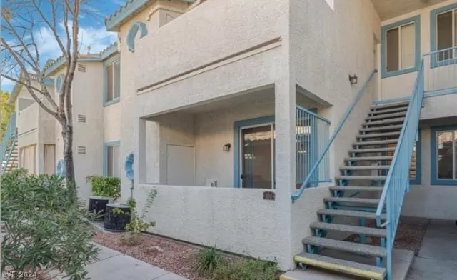 MLS: 2558366 Condo For Sale