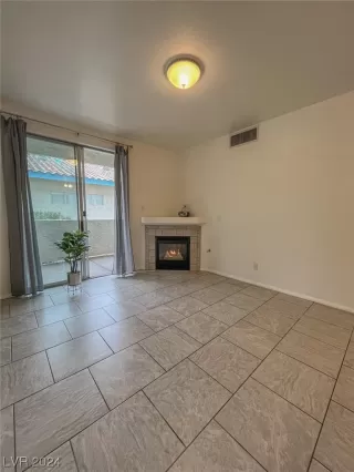 Photo #2: 2558366 Listing 