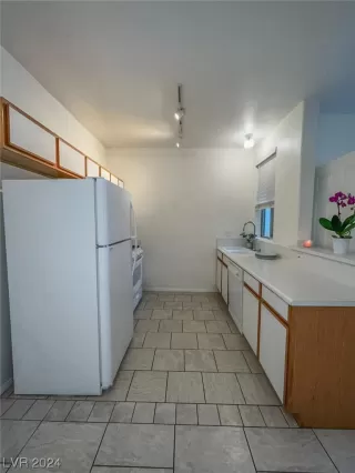 Photo #4: 2558366 Listing 