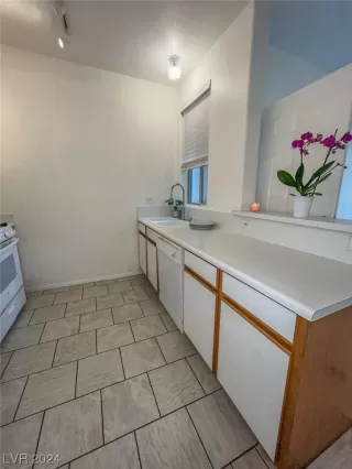 Photo #6: 2558366 Listing 