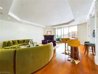 Photo #1: 2558391 Listing 