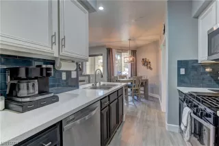 Photo #5: 2558415 Listing