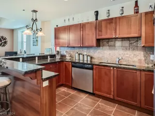 Photo #2: 2558425 Listing