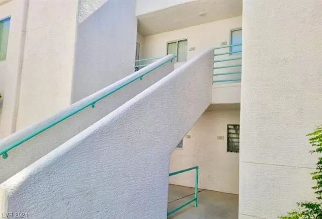 MLS: 2558441 Condo For Sale