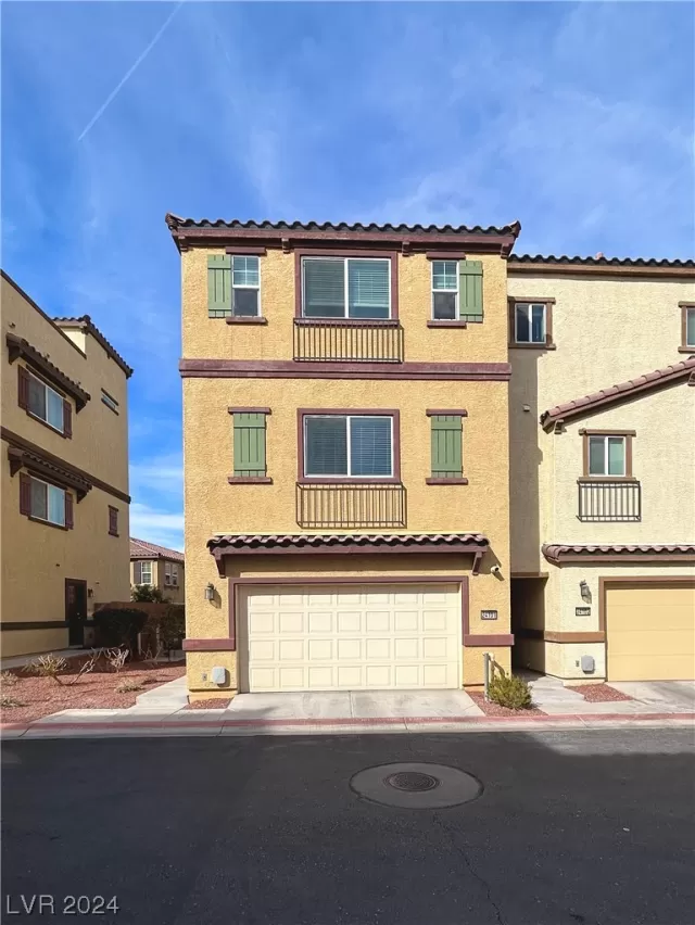 MLS: 2558484 Condo For Sale