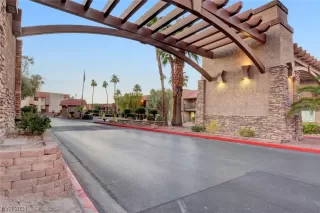 Photo #5: 2558540 Listing