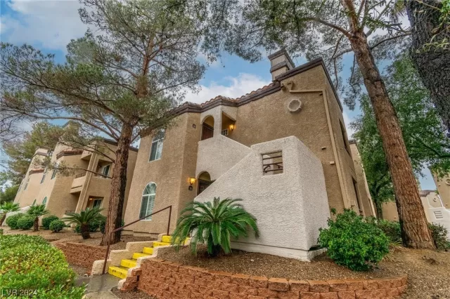 MLS: 2558596 Condo For Sale