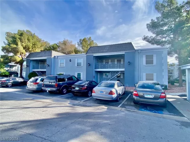 MLS: 2558600 Condo For Sale