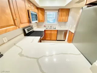 Photo #3: 2558600 Listing 