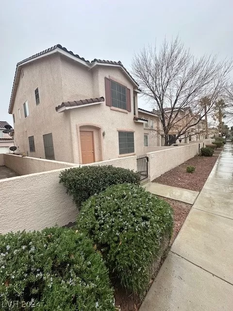 MLS: 2558607 Condo For Sale