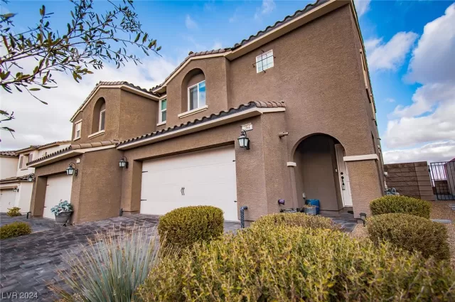 MLS: 2558633 Condo For Sale