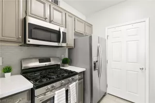 Photo #2: 2558641 Listing