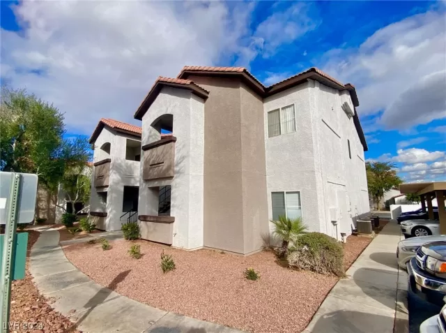 MLS: 2558657 Condo For Sale