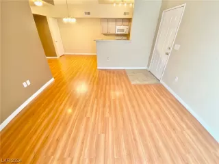 Photo #2: 2558657 Listing 