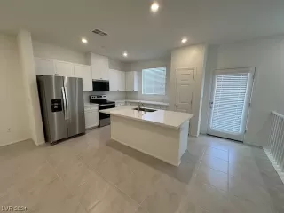 Photo #3: 2558665 Listing 