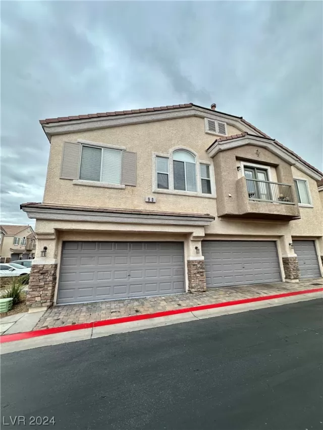 MLS: 2558692 Condo For Sale