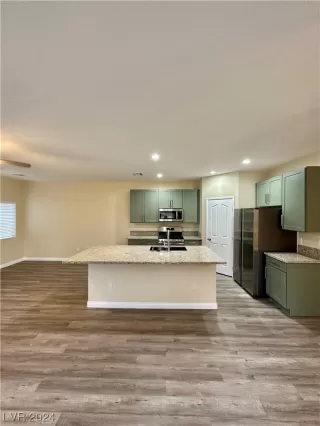 Photo #2: 2558692 Listing 