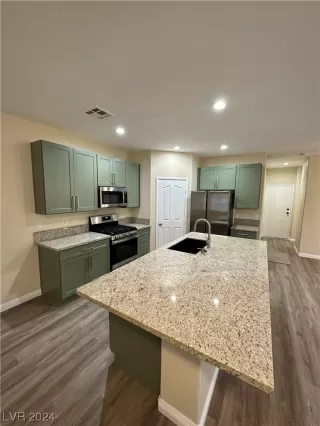 Photo #3: 2558692 Listing 