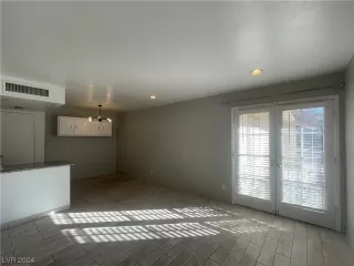 Photo #5: 2558693 Listing 